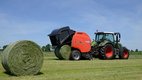 Pressen von Silo-Rundballen | © KUHN Center Schweiz