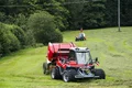 Pressen und wickeln von Silorundballen im kupierten Gelände | © Aebi Schmidt Group