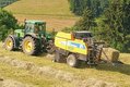 Bodenheu wird zu Quaderballen gepresst | © S.Dubach, edition-lmz