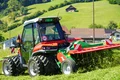 Geräteträger mit gezogenem Intensivaufbereiter | © Aebi Schmidt Group