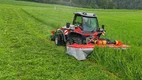 Geräteträger mit Frontmähwerk und gezogenem Aufbereiter | © Aebi Schmidt Group