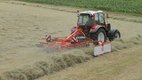 Bodenheu wird geschwadet | © Werkbild Kuhn