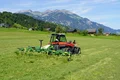 Raufutter mit dem Kreiselheuer zetten | © Aebi Schmidt Group